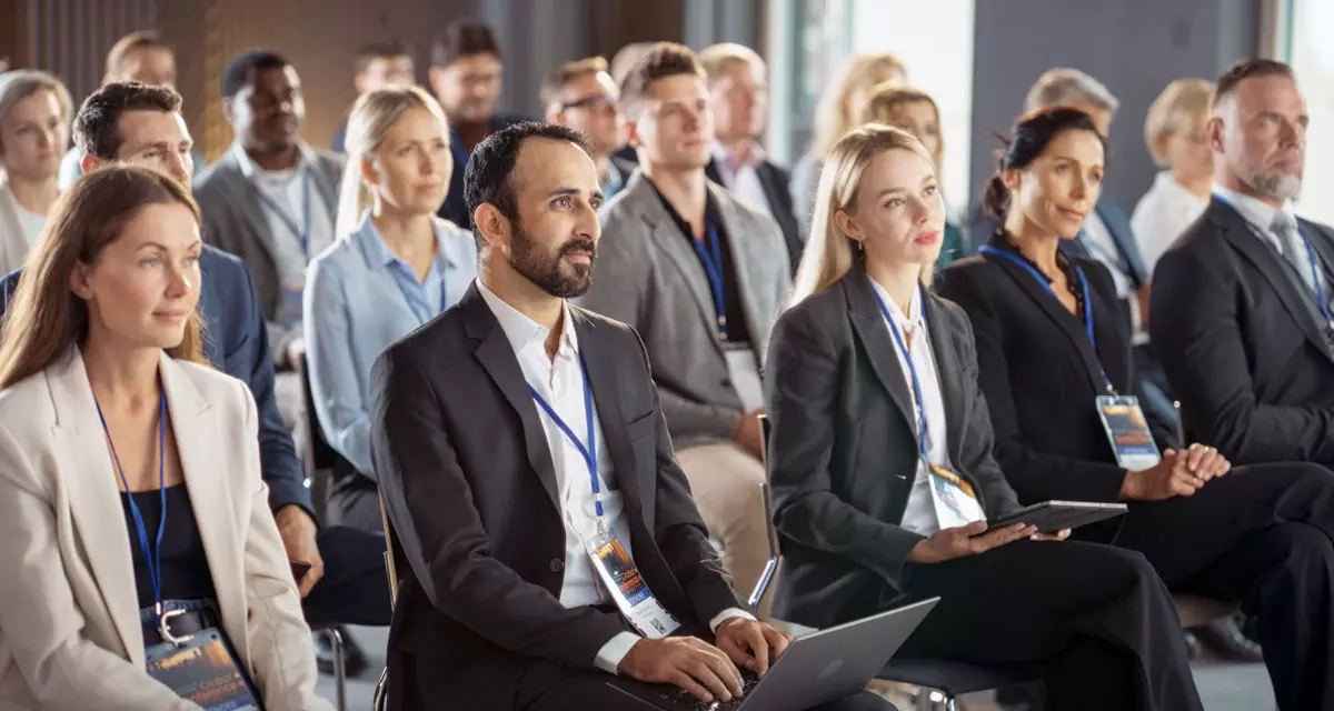 Tagung Demokratieförderung mit der IHK Region Stuttgart. Foto: Adobe Stock | Gorodenkoff Tagung Demokratieförderung mit der IHK Region Stuttgart. Foto: Adobe Stock | Gorodenkoff